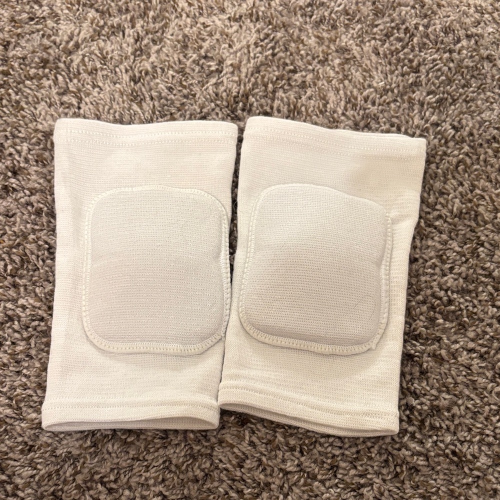 Amazon Cream Knee Pads